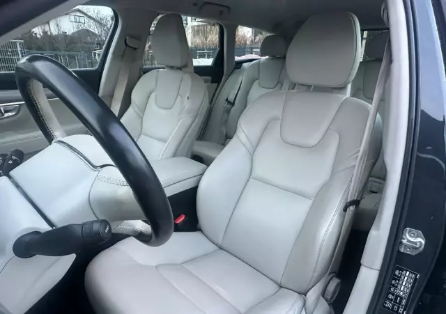 VOLVO V90 D5 AWD Momentum