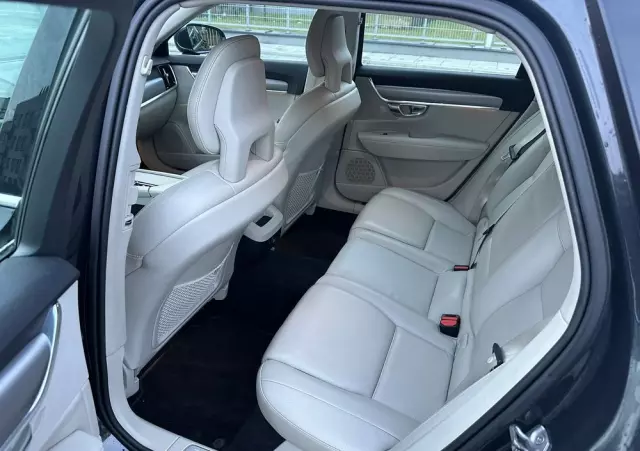 VOLVO V90 D5 AWD Momentum
