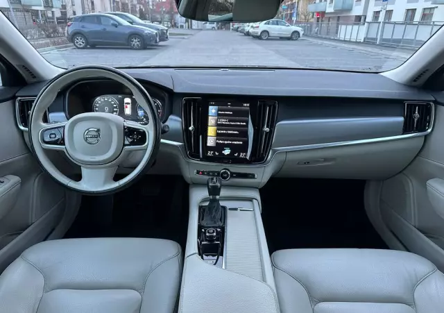VOLVO V90 D5 AWD Momentum