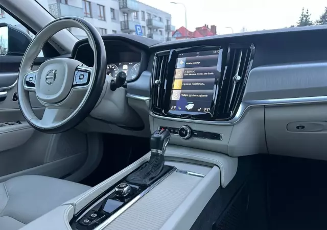 VOLVO V90 D5 AWD Momentum