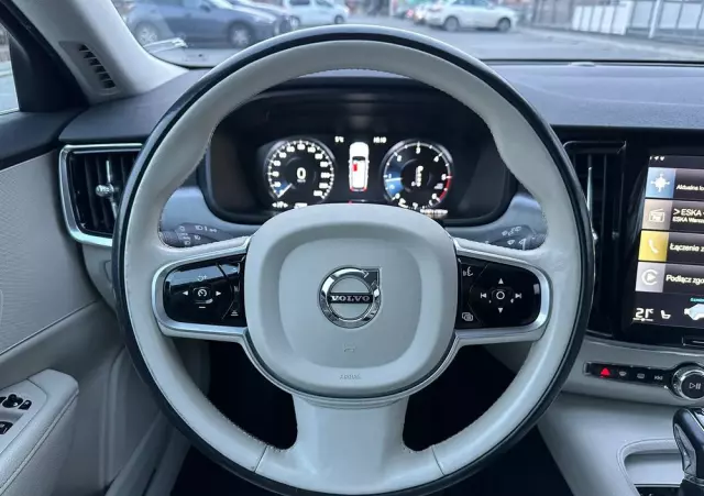 VOLVO V90 D5 AWD Momentum