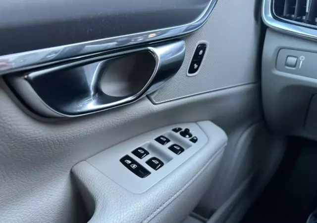 VOLVO V90 D5 AWD Momentum