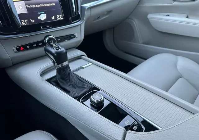 VOLVO V90 D5 AWD Momentum