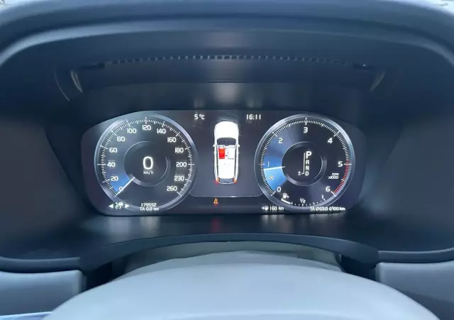 VOLVO V90 D5 AWD Momentum