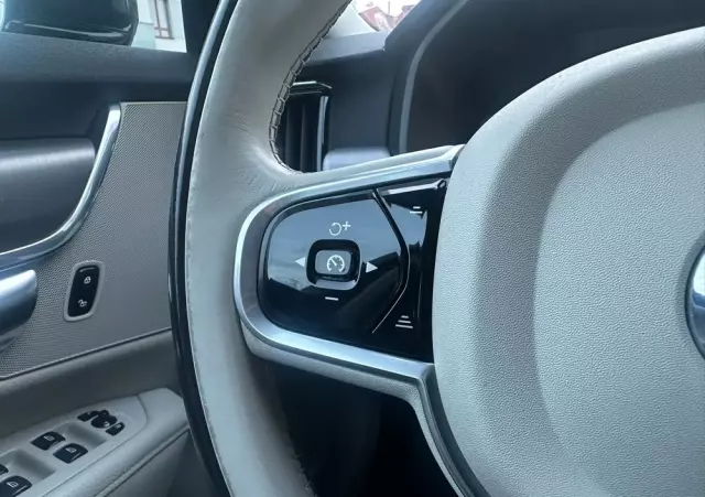 VOLVO V90 D5 AWD Momentum
