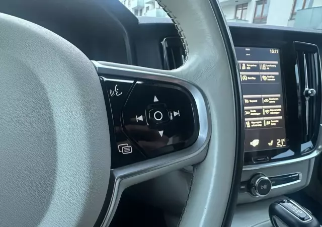 VOLVO V90 D5 AWD Momentum