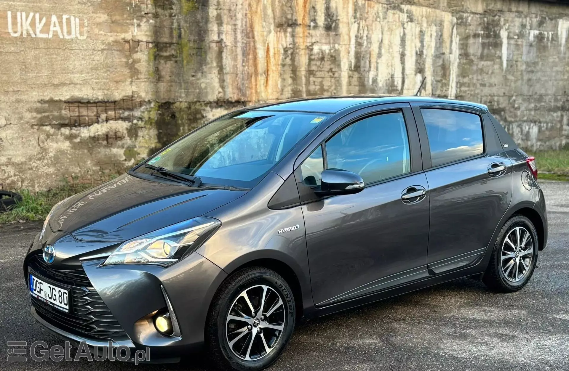 TOYOTA Yaris 1.5 VVT-i (100 KM) Hybrid Automatic