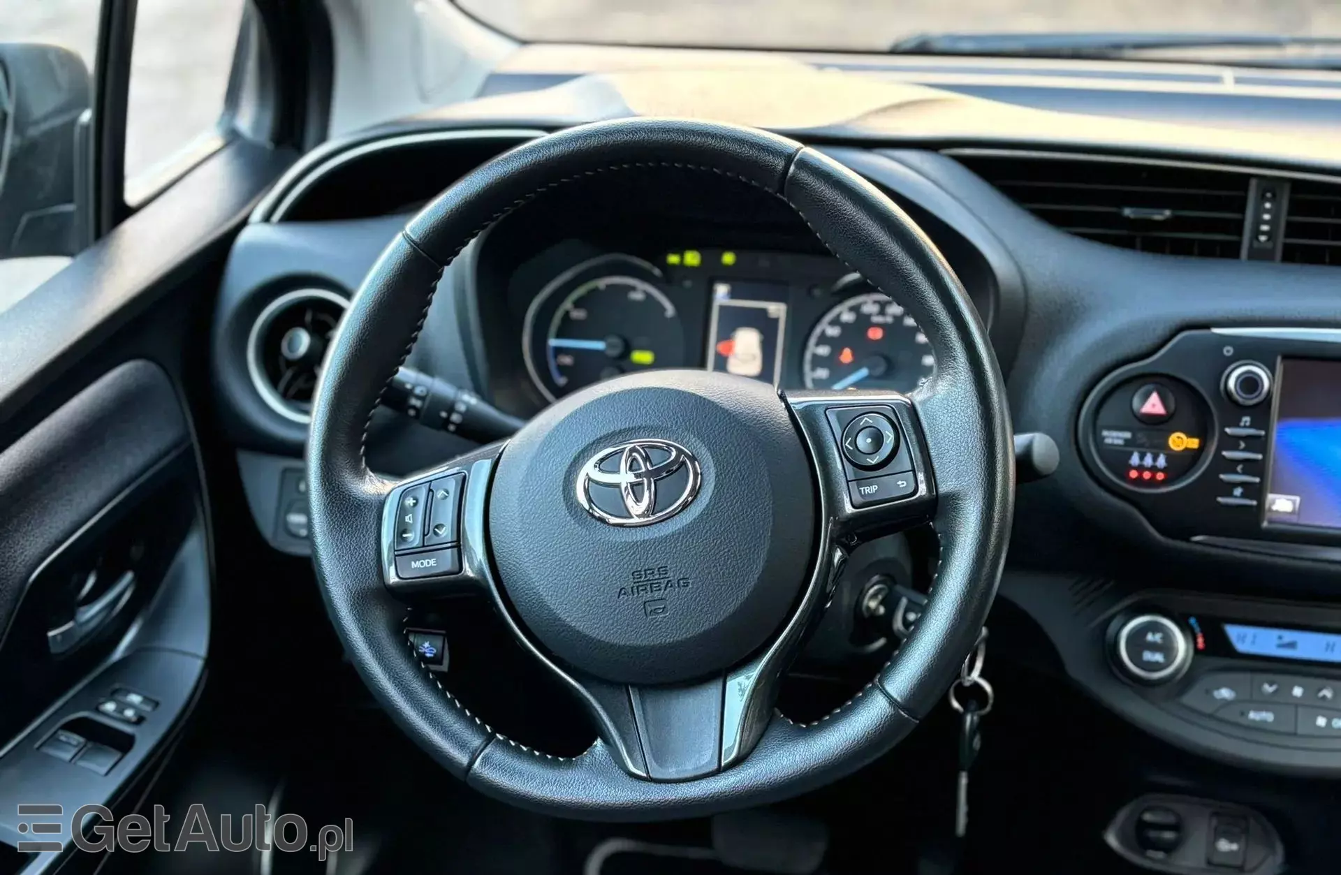 TOYOTA Yaris 1.5 VVT-i (100 KM) Hybrid Automatic