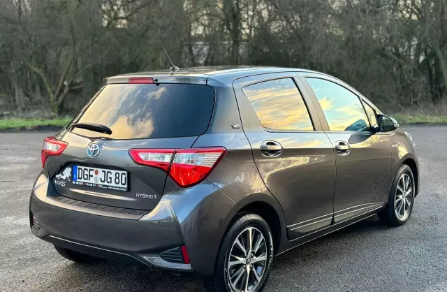 TOYOTA Yaris 1.5 VVT-i (100 KM) Hybrid Automatic