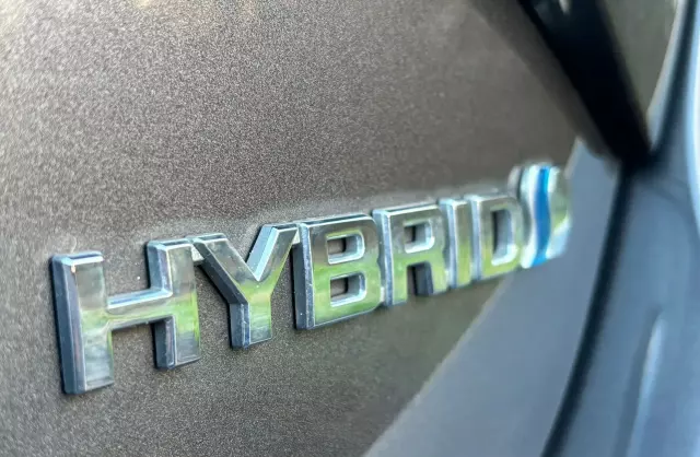 TOYOTA Yaris 1.5 VVT-i (100 KM) Hybrid Automatic