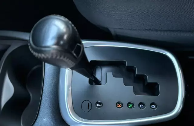 TOYOTA Yaris 1.5 VVT-i (100 KM) Hybrid Automatic