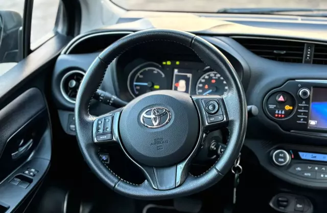 TOYOTA Yaris 1.5 VVT-i (100 KM) Hybrid Automatic