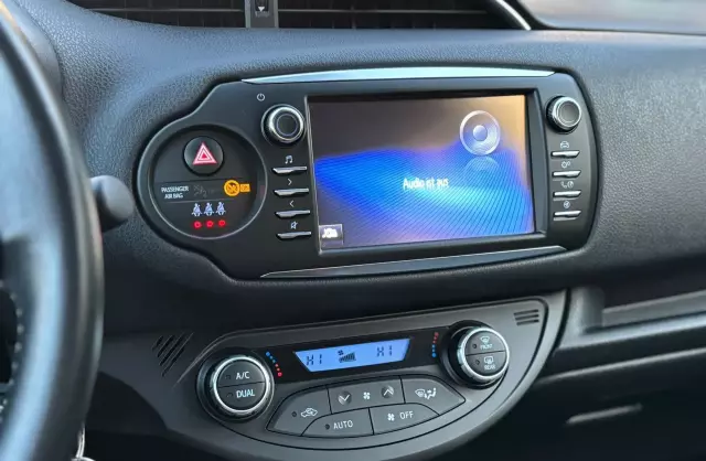 TOYOTA Yaris 1.5 VVT-i (100 KM) Hybrid Automatic