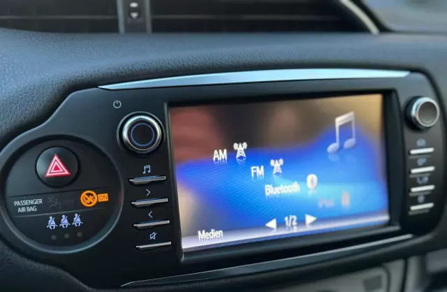 TOYOTA Yaris 1.5 VVT-i (100 KM) Hybrid Automatic