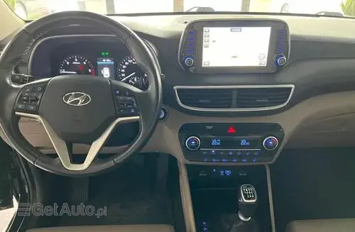 HYUNDAI Tucson 