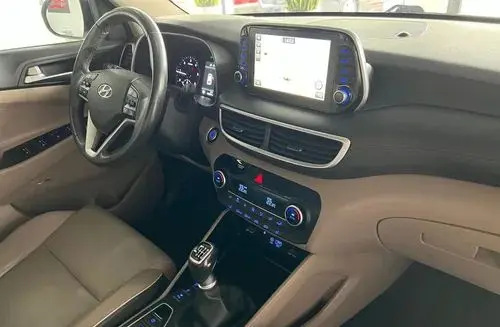 HYUNDAI Tucson 