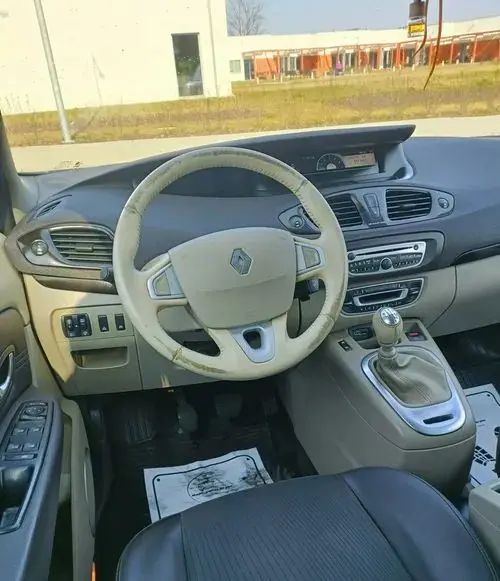 RENAULT Scenic 