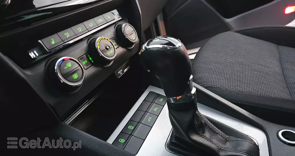 SKODA Octavia 2.0 TDI (Green tec) DSG L&K