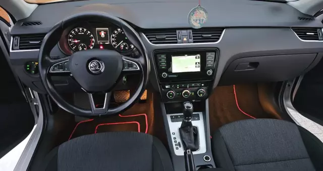 SKODA Octavia 2.0 TDI (Green tec) DSG L&K