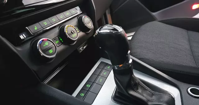 SKODA Octavia 2.0 TDI (Green tec) DSG L&K