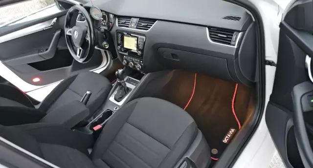 SKODA Octavia 2.0 TDI (Green tec) DSG L&K