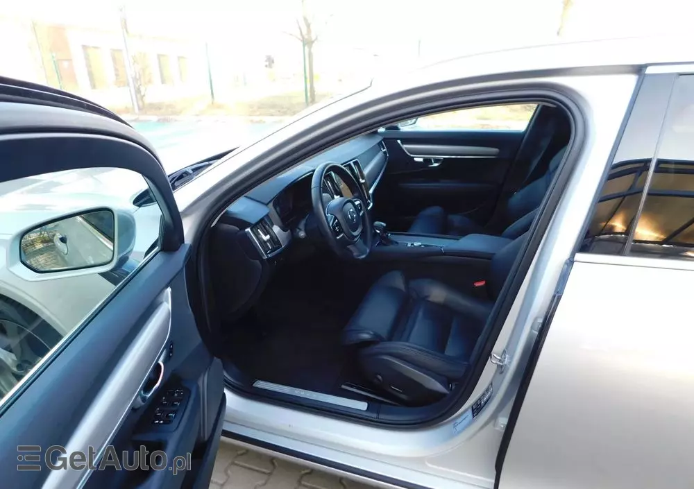VOLVO V90 T5 Momentum