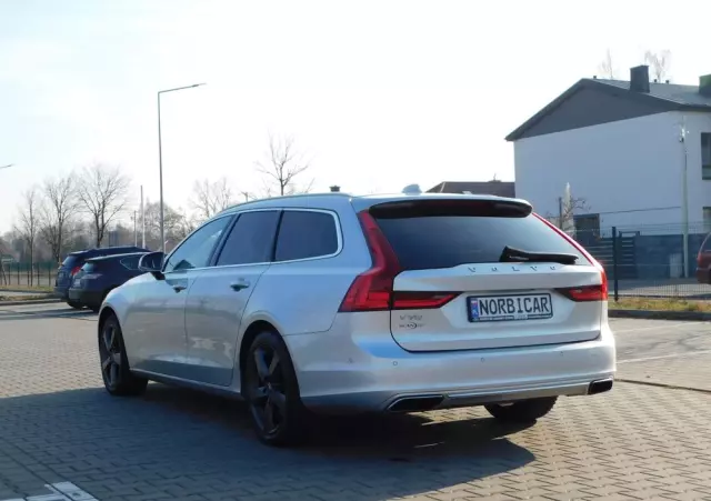 VOLVO V90 T5 Momentum
