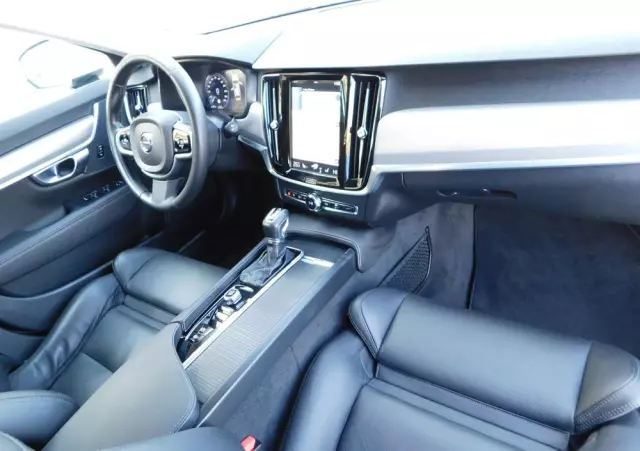 VOLVO V90 T5 Momentum