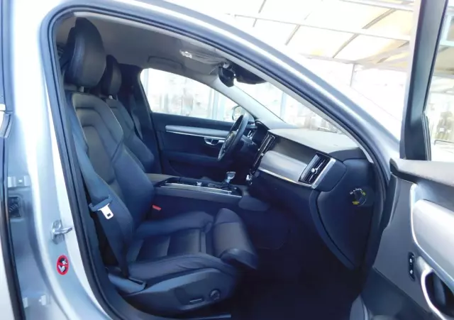 VOLVO V90 T5 Momentum