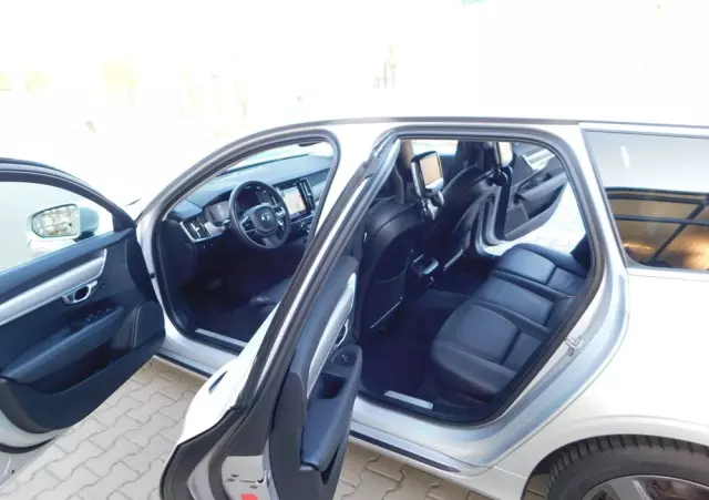 VOLVO V90 T5 Momentum