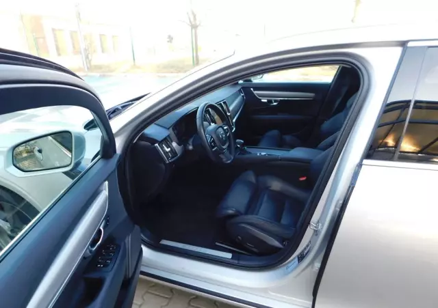 VOLVO V90 T5 Momentum
