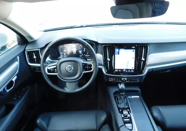 VOLVO V90 T5 Momentum