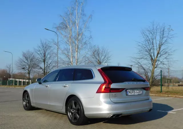VOLVO V90 T5 Momentum