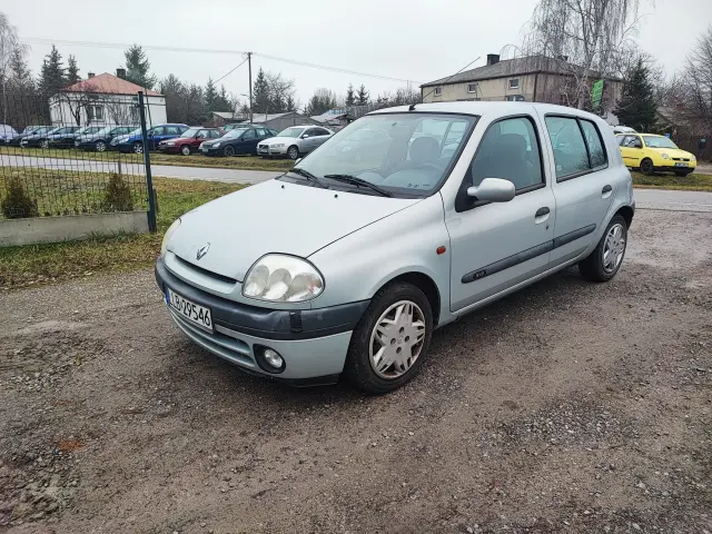 RENAULT Clio 