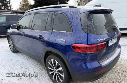 MERCEDES-BENZ GLB 