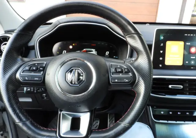 MG HS PHEV Luxury