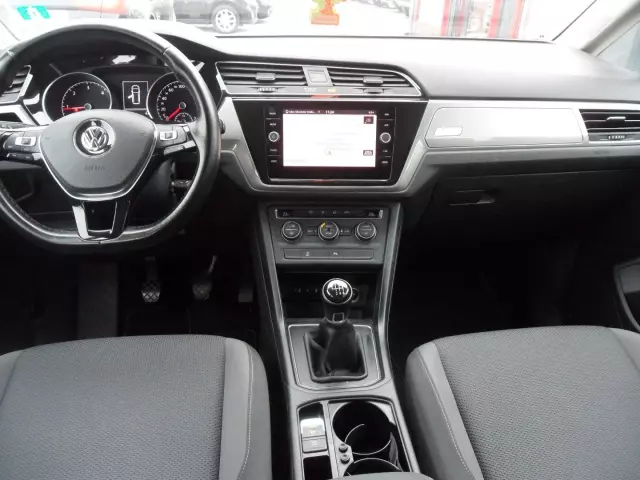 VOLKSWAGEN Touran 