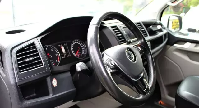 VOLKSWAGEN Caravelle 