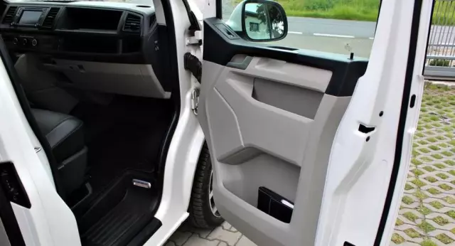 VOLKSWAGEN Caravelle 