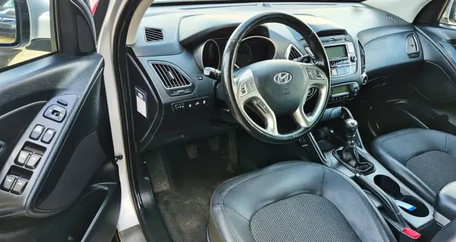 HYUNDAI Ix35 Blue 1.6 2WD Finale Gold