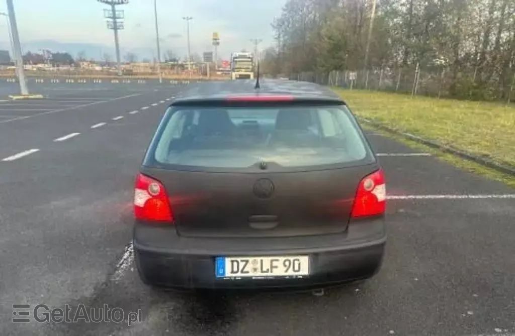 VOLKSWAGEN Polo 