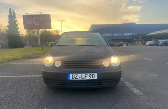 VOLKSWAGEN Polo 