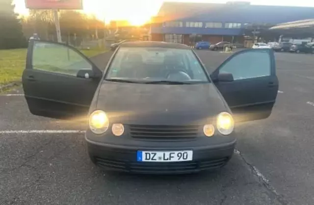 VOLKSWAGEN Polo 