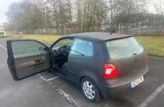 VOLKSWAGEN Polo 