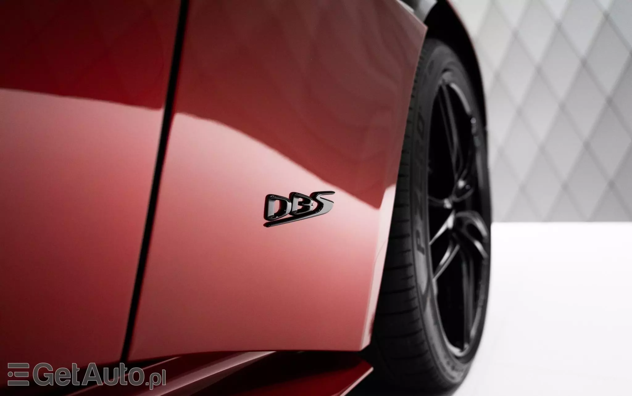 ASTON MARTIN DBS 