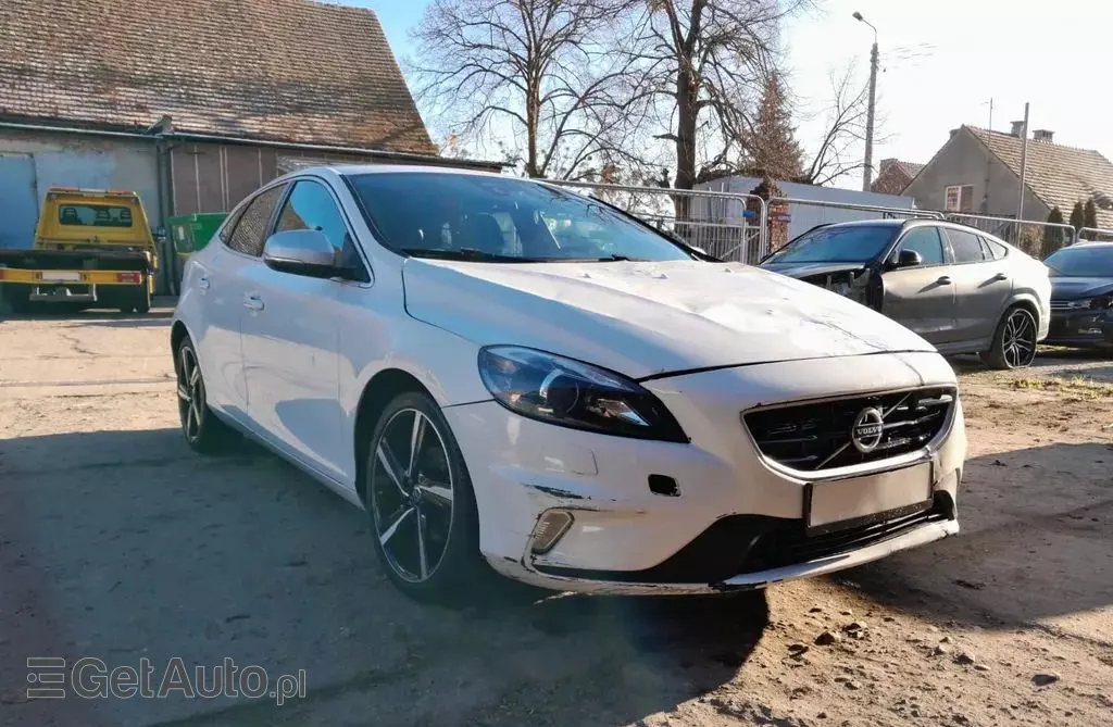 VOLVO V40 