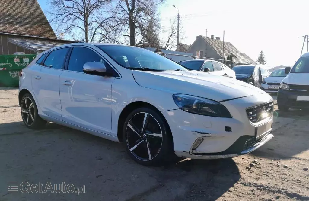 VOLVO V40 