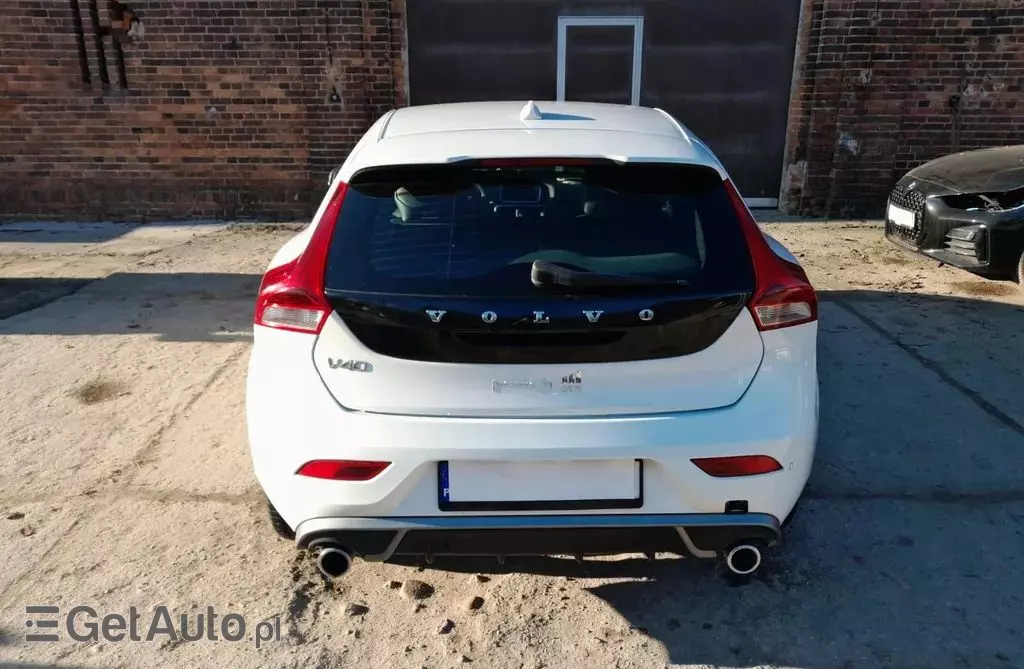 VOLVO V40 