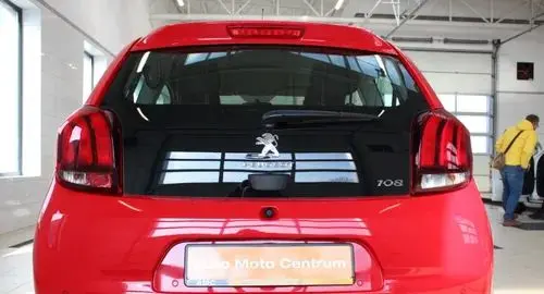 PEUGEOT 108 