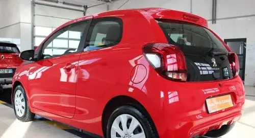 PEUGEOT 108 